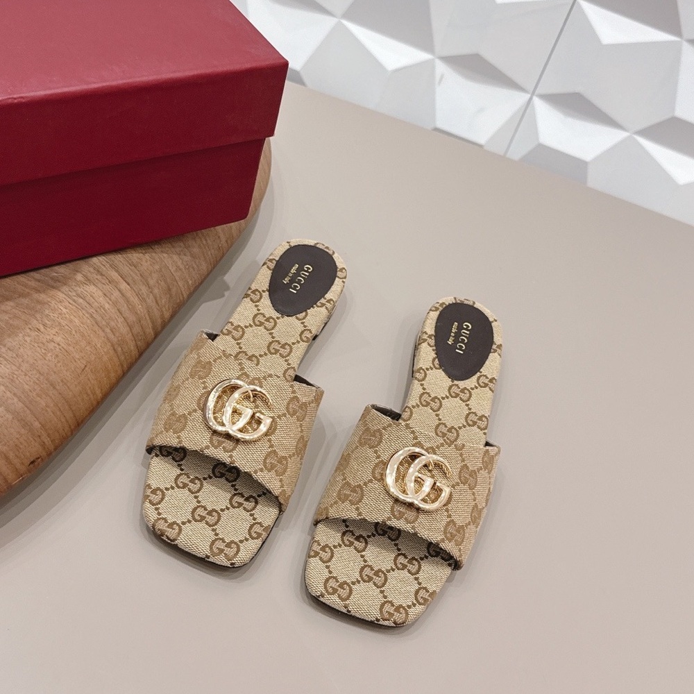 Gucci GG Logo Slides – Size 39